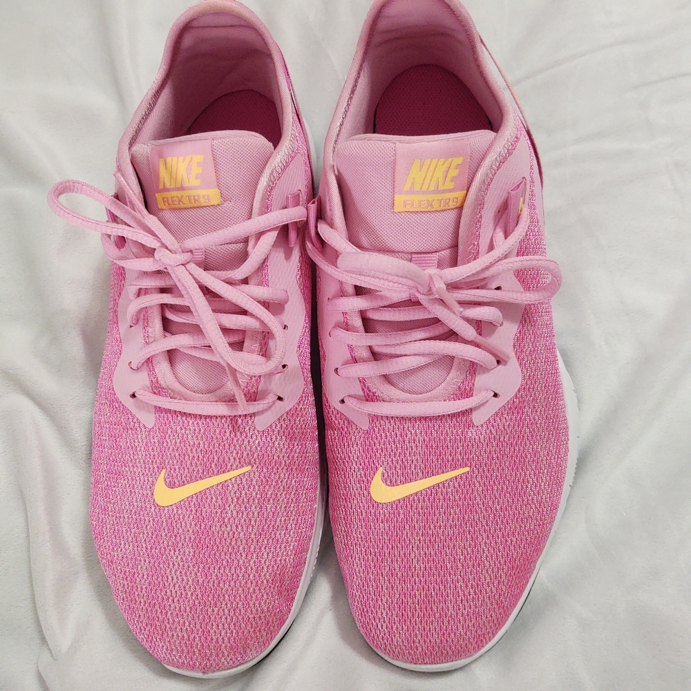 Woman's 11.5 Nike free trainer 8